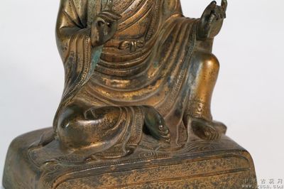 藏传佛教中的铜鎏金上师造像 艺术与信仰的完美融合